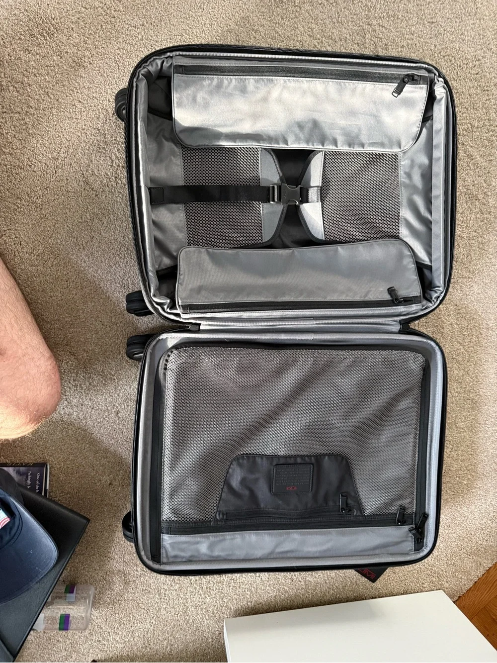 Tumi alpha 22x16x9